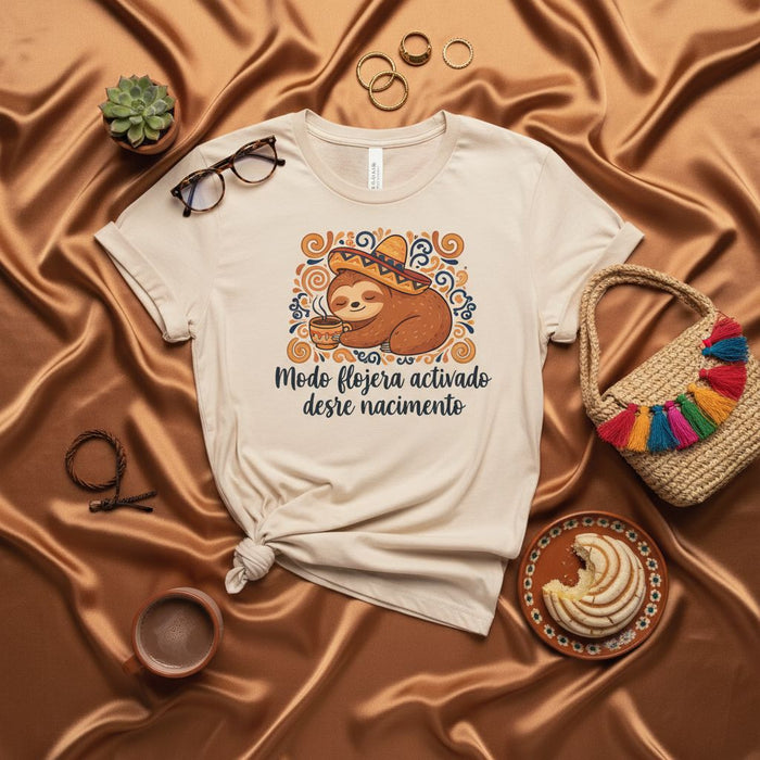 Modo flojera activado desde nacimiento | Funny Sloth T-Shirt with Sombrero Drinking Coffee, Mexican Fiesta Design, Unisex Slouchy Lazy Tee Gift Idea
