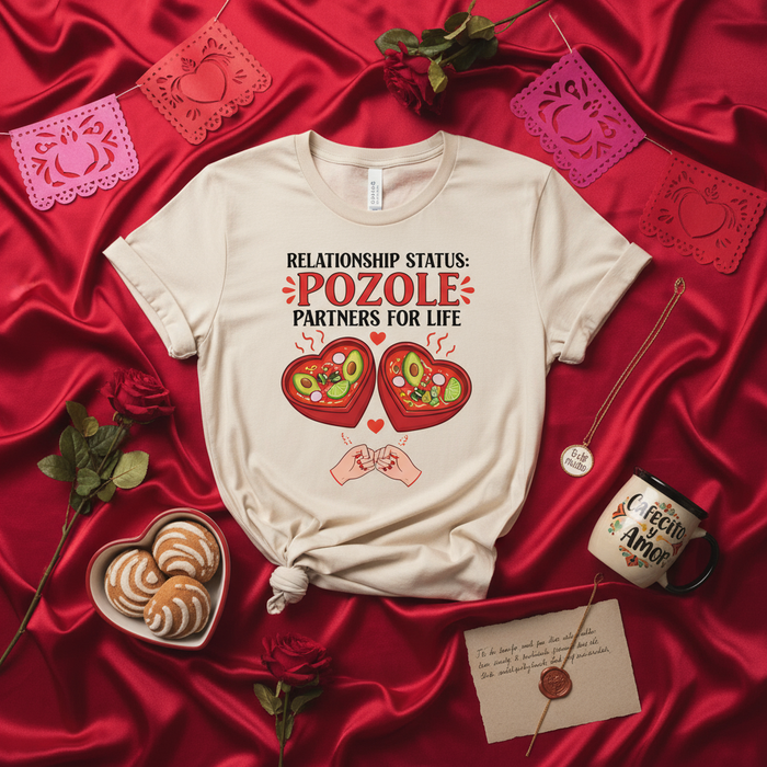 Stato Sentimentale: Partner Pozole a Vita Maglietta, Divertente San Valentino Cibo Messicano, Maglia Gioco di Parole Ciotole a Cuore Pozole, Regalo Coppie, Abbigliamento Unisex