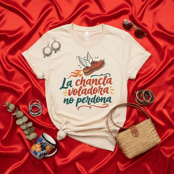 La chancla voladora no perdona t-shirt, Funny Hispanic Parent Spanking Shoe Flying Sandal Tee, Latina Mom Gift, Spanish Saying Humor Shirt