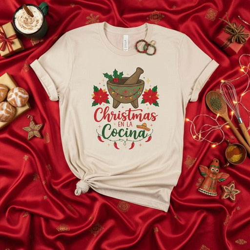 Christmas En La Cocina Mortar and Pestle Poinsettia Shirt, Festive Spanish Kitchen Cooking Tee, Holiday Foodie Gift, Navidad Fiesta Apparel Mexicada