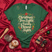 Christmas Tree Lights y Family Chisme Nights T-Shirt, Funny Christmas Holiday Tee, Spanglish Xmas Shirt for Mom Aunt Tía Prima, Family Party Gathering Top, Festive Latinx Apparel, Navidad Celebration Gift Idea Mexicada