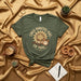Cinco Minutos Más En Todo T-Shirt, Spanish Quote for Coffee Lover, Alarm Clock and Sun Design, Unisex Tee for People Who Love to Hit Snooze and Procrastinate Mexicada