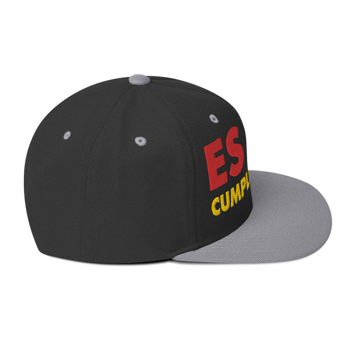 Cappello snapback con scritta "Es Mi Cumpleanos It's My Birthday" ricamato, divertente per feste