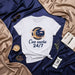 Con sueño 24/7 T-Shirt Unisex, Estampado de Luna Creciente con Granos de Café y Nubes, Diseño de Dormilón Amante del Café, Regalo para Personas con Ganas de Dormir y Adictas al Café Mexicada