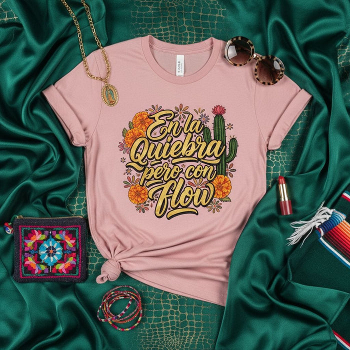 En la Quiebra Pero Con Flow T-Shirt, Spanish Saying Tee, Latina Shirt, Pero Con Flow, Funny Mexican Floral Cactus Graphic Tee, Cute Latinx Quote Shirt, Desert Flower Women's Gift Top Mexicada