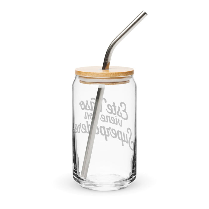 Este Vaso Viene Con Superpoderes Exclusive Art Piece Can-Shaped Glass Home Office Work Mexican Spanish Pride Gift Cup One-Of-A-Kind Calligraphy Glass | E20 Mexicada