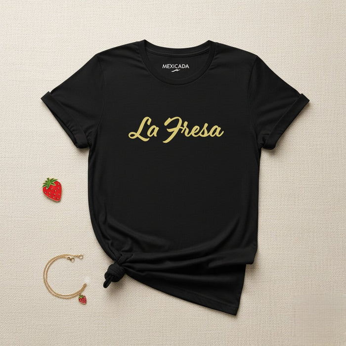 La Maglietta Fragola | Dolce, Fresca, Divertente, Atmosfera Estiva, Energia Giocosa | L5
