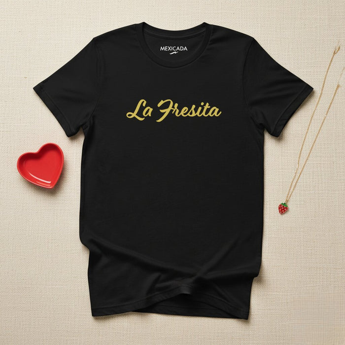 La T-Shirt Fresita | Piccola Fragola, Dolce, Carina, Divertente, Giocosa, Grafica Ispirata alla Frutta | L5