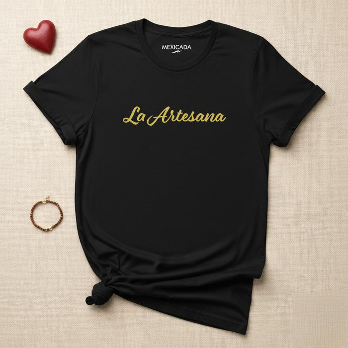 La T-Shirt Unisex La Artesana | Artigianale, Fatta a Mano, Design Personalizzato | L5