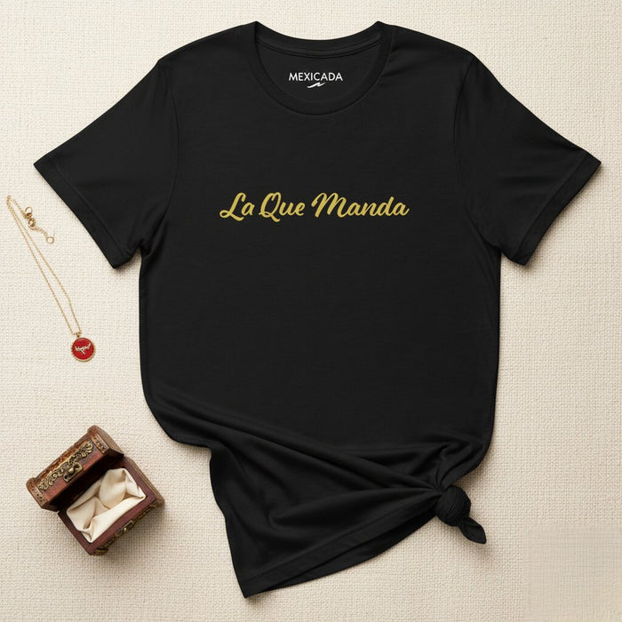 La Maglietta Per Uomo e Donna La Que Manda | Capo, Potere, Leadership, Fiducia, L5