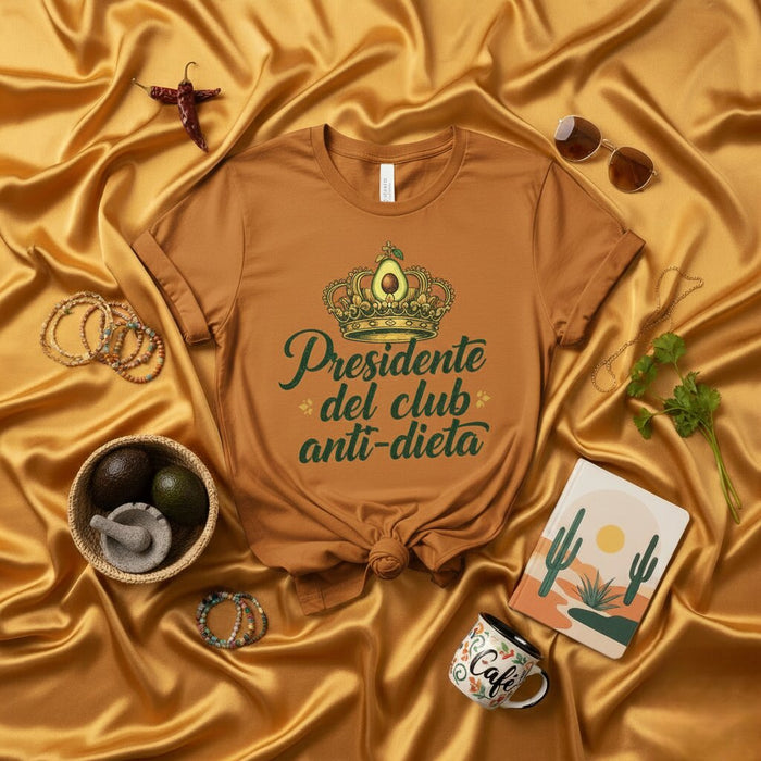 Camiseta "Presidente del Club Anti-Dieta" con Corona de Aguacate, Regalo Divertido para Amantes del Aguacate, Playera Unisex con Frase en Español, Ropa Anti-Dieta, Estilo Casual
