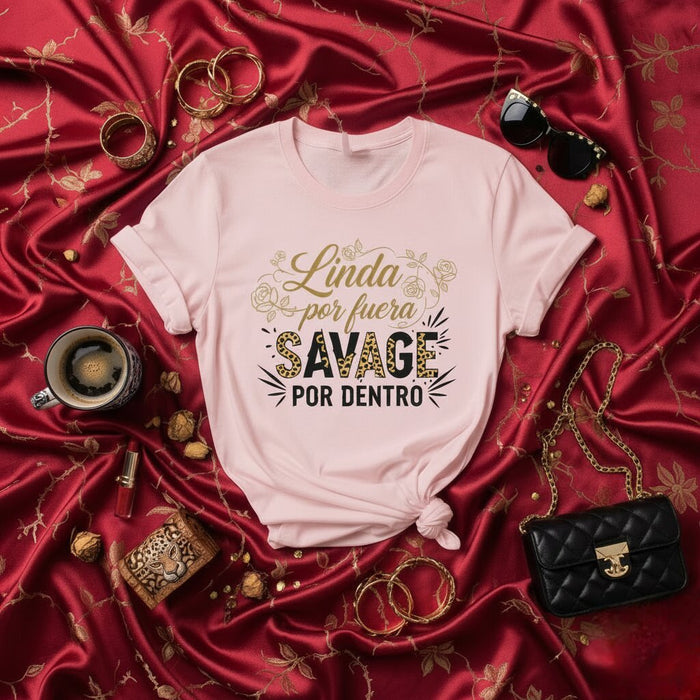 Linda por fuera, salvaje por dentro camiseta | Camiseta divertida con cita en español e inglés | Estampado de guepardo y leopardo | Regalo para ella, mujer, latinas