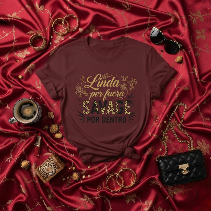 Linda por fuera, salvaje por dentro camiseta | Camiseta divertida con cita en español e inglés | Estampado de guepardo y leopardo | Regalo para ella, mujer, latinas