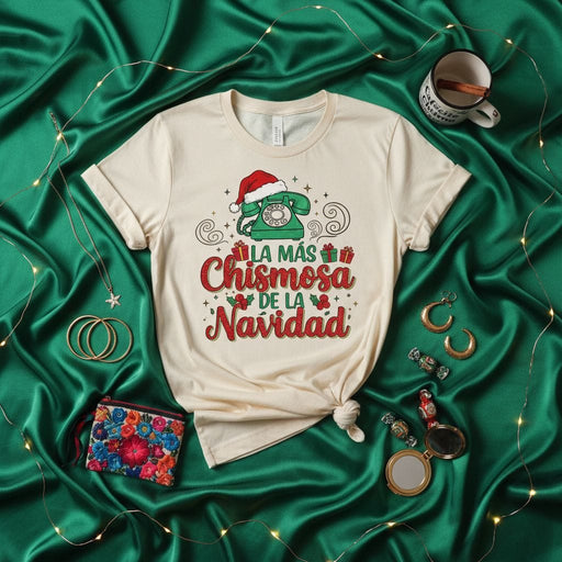 La Más Chismosa de la Navidad T-Shirt, Funny Christmas Tee, Holiday Party Shirt, Retro Phone with Santa Hat, Spanish Quote Gift Idea for Her, Gossip Queen Xmas Shirt Mexicada