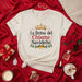 La Reina del Chisme Navideño T-Shirt, Camiseta de Navidad con Corona, Regalo Divertido en Español para Mujer, Festive Christmas Gossip Queen Shirt, Vacaciones Familiares. Mexicada