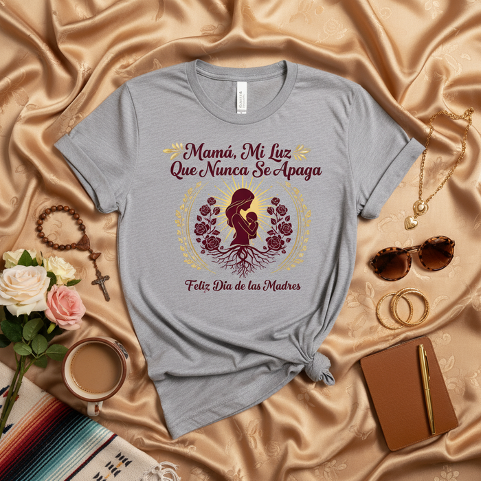 Mamá, Mi Luz Que Nunca Se Apaga, Feliz Día de las Madres T-Shirt, Camiseta Regalo para Mamá, Día de la Madre, Spanish Mother's Day Tee, Raíces, Flores, Silueta de Madre e Hijo. Mexicada