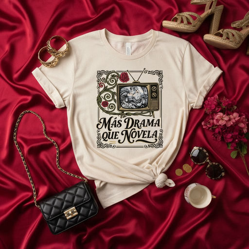 Más Drama Que Novela Shirt, Vintage TV Telenovela Drama Queen Tee, Spanish Quote Latina Gift, Retro Aesthetic Graphic T-Shirt for Women Men, Funny Hispanic Heritage Month Top Mexicada