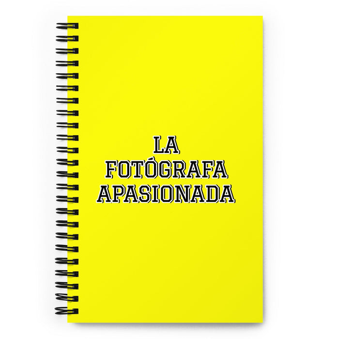 La Fotógrafa Apasionada The Passionate Photographer | Yellow Spiral Notebook, 140 Dotted Sheets | Funny Gift Idea Home Office Work | Mexican Spanish Pride Gift Mexicada