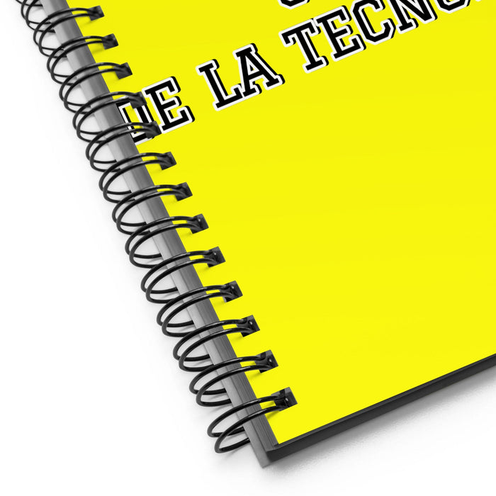 La Geek De La Tecnología The Tech Geek | Yellow Spiral Notebook, 140 Dotted Sheets | Funny Gift Idea Home Office Work | Mexican Spanish Pride Gift Mexicada