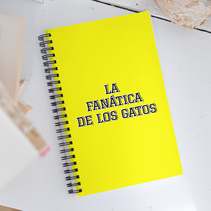 La Fanática De Los Gatos The Cat Lover | Yellow Spiral Notebook, 140 Dotted Sheets | Funny Gift Idea Home Office Work | Mexican Spanish Pride Gift Mexicada