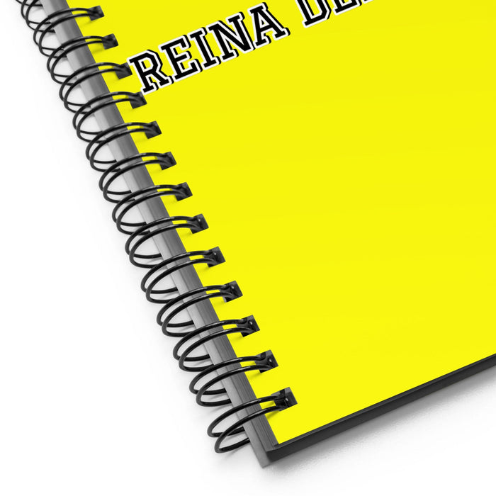 La Reina Del Chisme The Gossip Queen / The Gossip King | Yellow Spiral Notebook, 140 Dotted Sheets | Funny Gift Idea Home Office Work | Mexican Spanish Pride Gift Mexicada