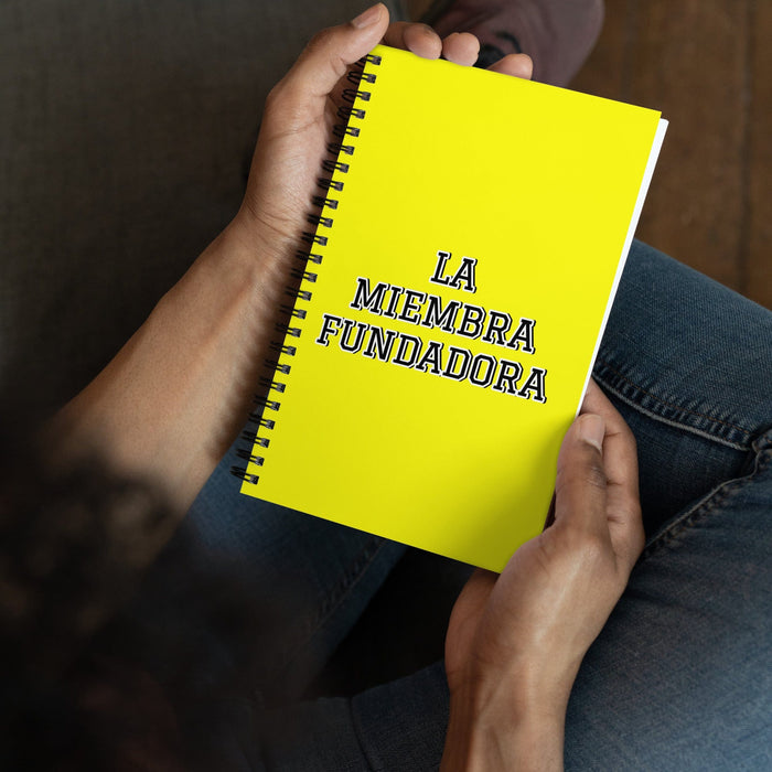 La Miembra Fundadora The Founding Member | Yellow Spiral Notebook, 140 Dotted Sheets | Funny Gift Idea Home Office Work | Mexican Spanish Pride Gift Mexicada