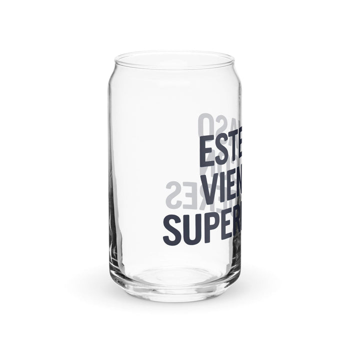 Este Vaso Viene Con Superpoderes Exclusive Art Piece Can-Shaped Glass Home Office Work Mexican Spanish Pride Gift Cup One-Of-A-Kind Calligraphy Glass | E15 Mexicada