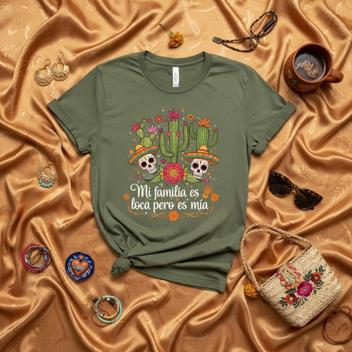 Mi familia es loca pero es mía Day of the Dead Skulls Fiesta T-Shirt, Funny Hispanic Family Shirt, Cinco de Mayo Cactus Sombrero Tee, Mexican Heritage Gift, Spanish Quote Unisex Casual Top Mexicada