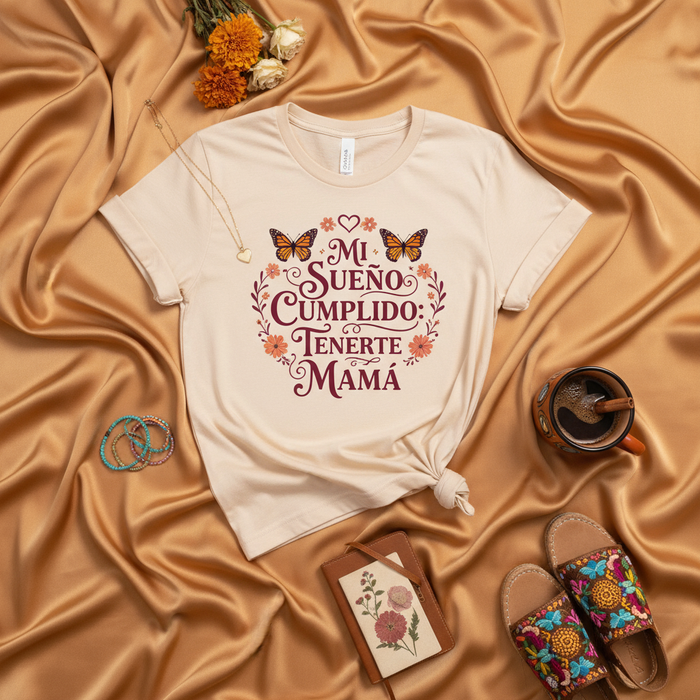 Mi Sueño Cumplido: Tenerte Mamá Camiseta de Mariposas y Flores Regalo del Día de la Madre en Español Playera Gráfico para Mujer Unisexo con Mensaje Sentimental Familiar Mexicada