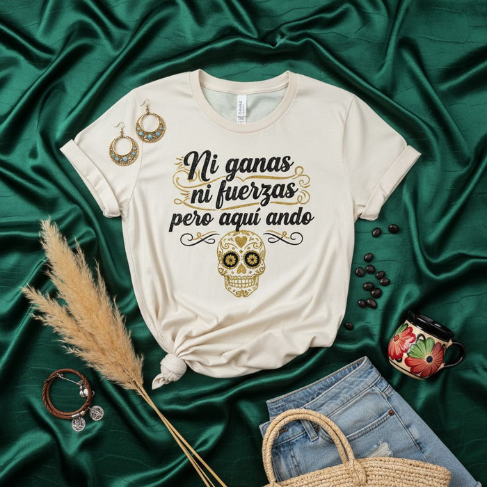 Ni ganas ni fuerzas pero aquí ando Sugar Skull T-Shirt, Día de Muertos Glitter Calavera Tee, Funny Spanish Quote Unisex Shirt, Day of the Dead Top, Latina Gift Mexicada