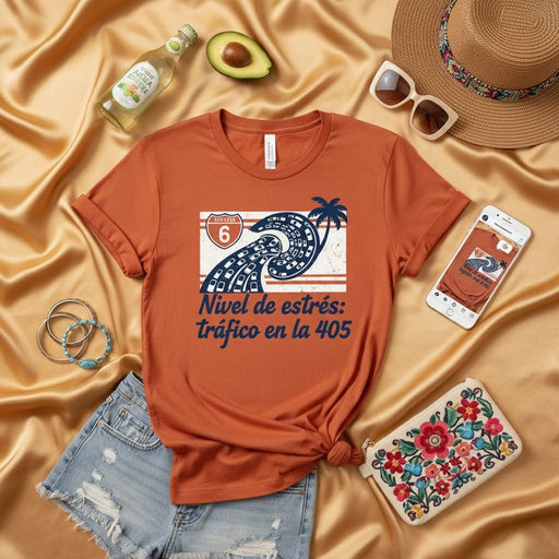 Nivel de Estrés: Tráfico en la 405 - Camiseta Unisex Naranja con Diseño de Carretera, Palmera y Atasco, Rutas de California, Regalo para Conductores Mexicada