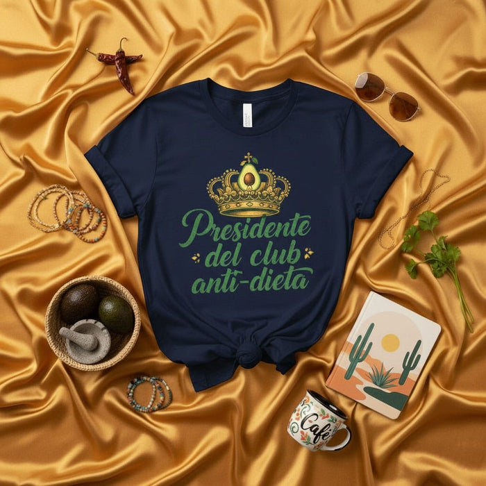 Presidente del Club Anti-Dieta T-Shirt with Avocado Crown, Funny Gift for Avocado Lovers, Unisex Shirt with Spanish Phrase, Anti-Diet Clothing with Food Design, Casual Style Mexicada Navy / XS