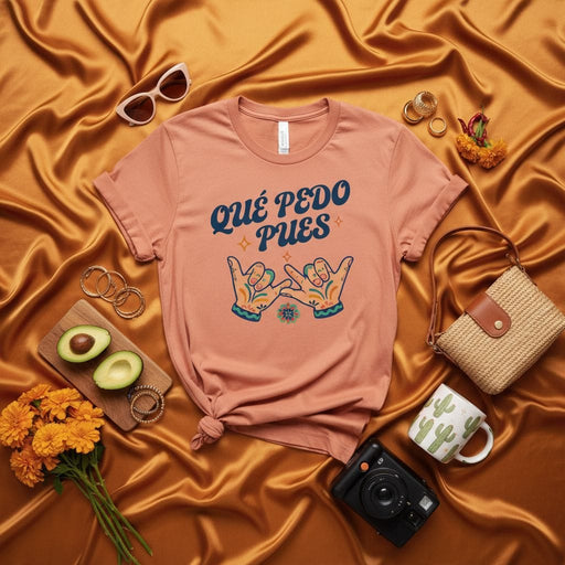 Qué P*do Pues Hand Gesture T-Shirt, Mexican Slang Tee, Funny Hispanic Slogan Shirt, Cute Retro Latina Gift, Aesthetic Wavy Font Unisex Graphic Top Mexicada