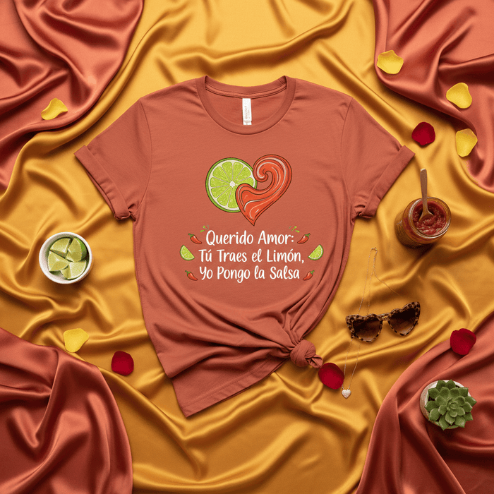 Querido Amor: Tú Traes el Limón, Yo Pongo la Salsa T-Shirt, Camiseta de Ceviche de Salmón con Corazón de Lima, Regalo para Amantes de Mariscos y Comida Latina Mexicada