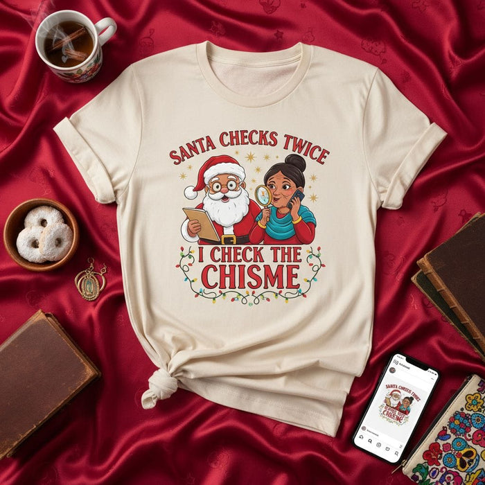 Santa Checks Twice I Check The Chisme Christmas T-Shirt, Funny Holiday Abuela Spanish Quote Tee, Navidad Chismosa Latina Santa Claus Shirt Gift Mexicada