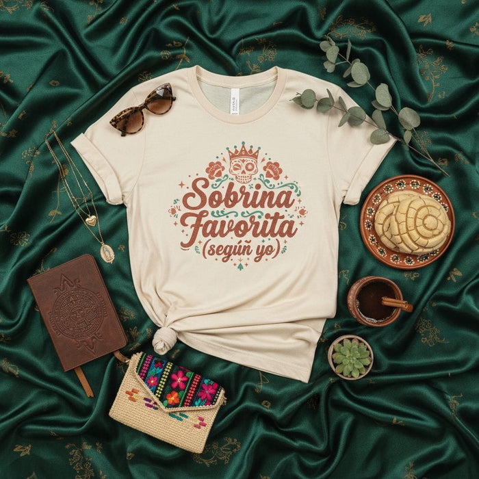 Sobrina Favorita (según yo) T-Shirt - Favorite Niece (According to Me) Tee - Funny Spanish Family Aunt Uncle Gift - Dia de Muertos Sugar Skull Crown Shirt Mexicada