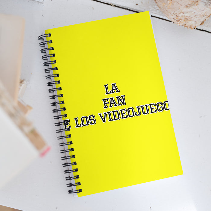 La Fan De Los Videojuegos The Video Game Fan | Yellow Spiral Notebook, 140 Dotted Sheets | Funny Gift Idea Home Office Work | Mexican Spanish Pride Gift