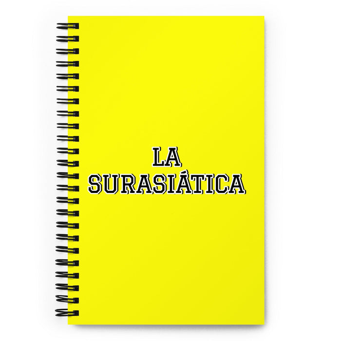 La Surasiática The South Asian | Cuaderno espiral amarillo, 140 hojas punteadas | Idea de regalo divertida para el trabajo en la oficina en casa | Regalo de orgullo mexicano español