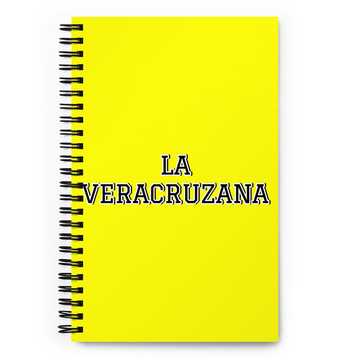 La Veracruzana La residente de Veracruz | Cuaderno espiral amarillo, 140 hojas punteadas | Idea de regalo divertida para el trabajo en la oficina en casa | Regalo de orgullo español mexicano