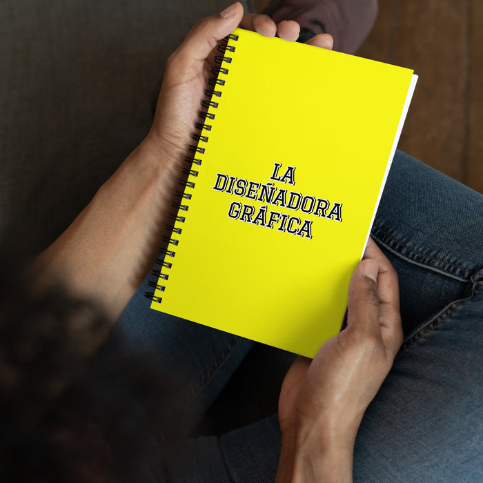 La Diseñadora Gráfica The Graphic Designer | Yellow Spiral Notebook, 140 Dotted Sheets | Funny Gift Idea Home Office Work | Mexican Spanish Pride Gift