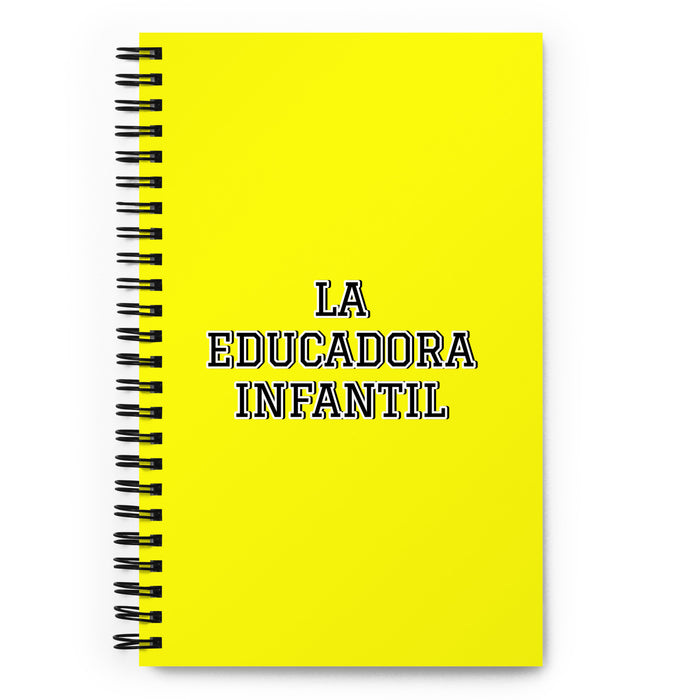 La Educadora Infantil The Child Educator | Yellow Spiral Notebook, 140 Dotted Sheets | Funny Gift Idea Home Office Work | Mexican Spanish Pride Gift