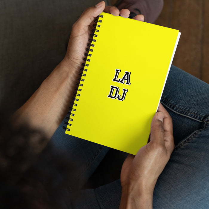 La Dj The Dj | Yellow Spiral Notebook, 140 Dotted Sheets | Funny Gift Idea Home Office Work | Mexican Spanish Pride Gift