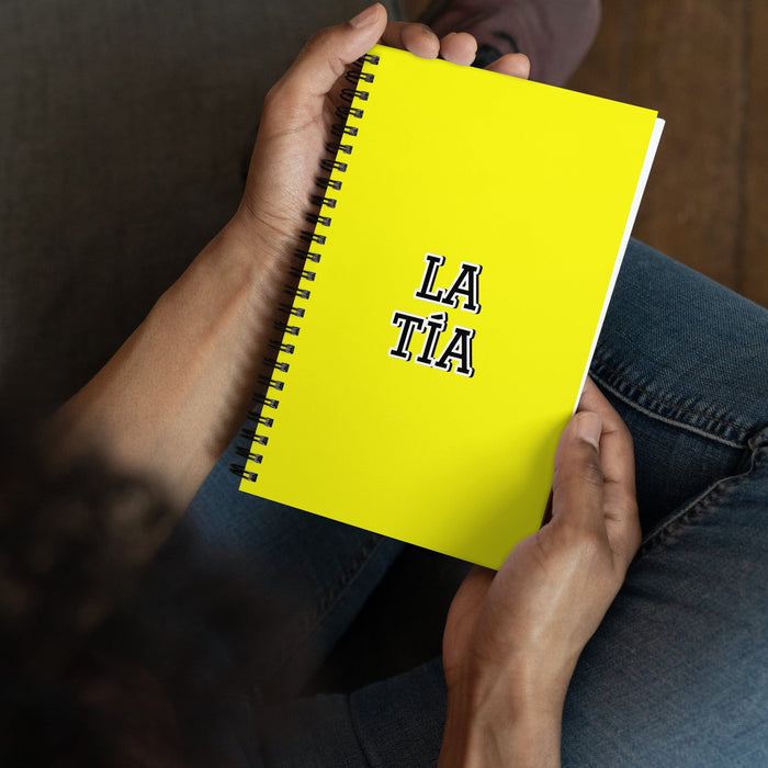 La Tía The Aunt / The Uncle | Yellow Spiral Notebook, 140 Dotted Sheets | Funny Gift Idea Home Office Work | Mexican Spanish Pride Gift