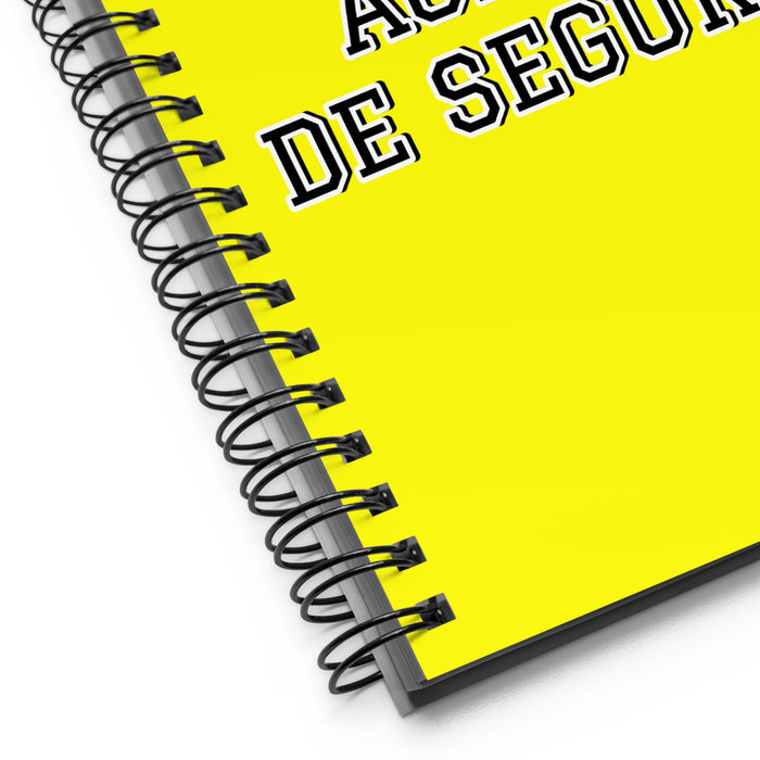 La Agente De Seguros The Insurance Agent | Yellow Spiral Notebook, 140 Dotted Sheets | Funny Gift Idea Home Office Work | Mexican Spanish Pride Gift