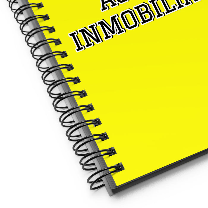 La Agente Inmobiliaria The Real Estate Agent | Yellow Spiral Notebook, 140 Dotted Sheets | Funny Gift Idea Home Office Work | Mexican Spanish Pride Gift