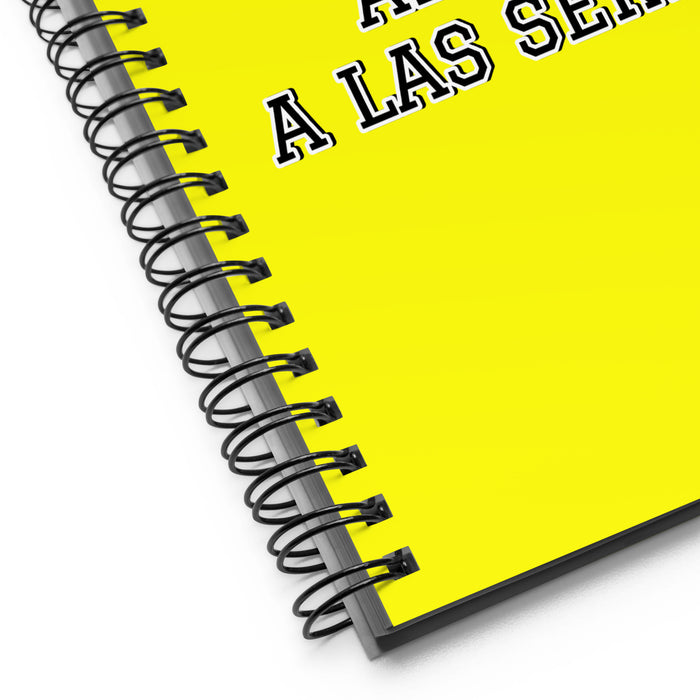 La Adicta A Las Series The Series Addict | Yellow Spiral Notebook, 140 Dotted Sheets | Funny Gift Idea Home Office Work | Mexican Spanish Pride Gift