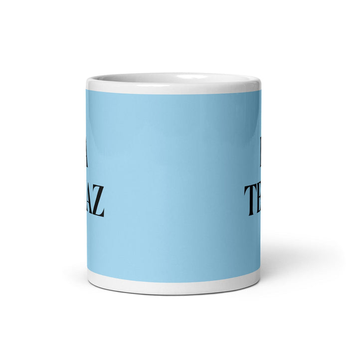 La Tenaz The Tenacious One - Taza de café divertida para el hogar, la oficina, el trabajo, el orgullo mexicano, regalo, taza blanca brillante, taza con tarjeta azul cielo