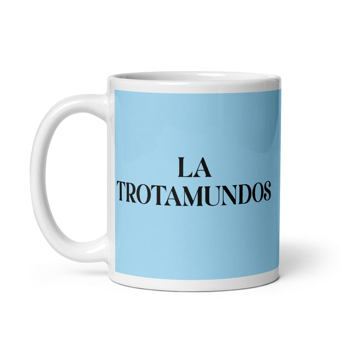 La Trotamundos The Globetrotter - Taza de café divertida para el hogar, la oficina, el trabajo, regalo de orgullo mexicano y español, taza blanca brillante, taza con tarjeta azul cielo