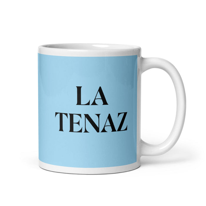 La Tenaz The Tenacious One - Taza de café divertida para el hogar, la oficina, el trabajo, el orgullo mexicano, regalo, taza blanca brillante, taza con tarjeta azul cielo