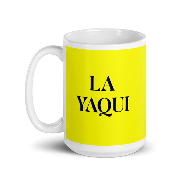 La Yaqui La Yaqui Divertida Taza de Café para el Hogar, Oficina, Trabajo, Orgullo Español Mexicano, Regalo, Taza Blanca Brillante, Taza con Tarjeta Amarilla